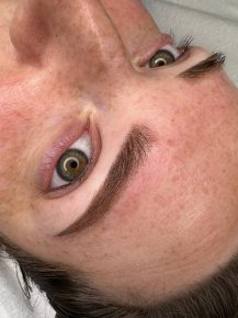 Púderes szemöldök tetoválás